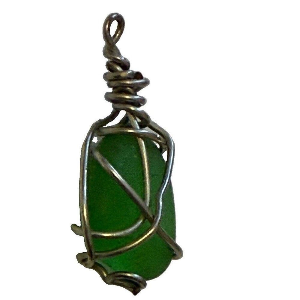 Vintage Kelly Green Sea Glass Wire Wrapped Pendant Silver Tone Necklace Charm - Picture 3 of 4